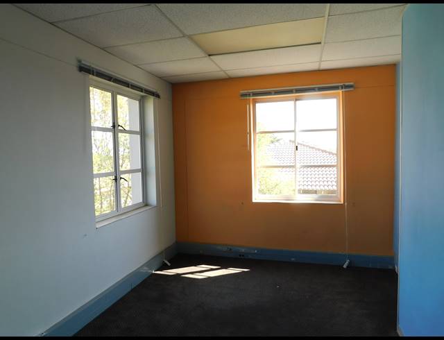 185M² OFFICE TO LET IN HYDE PARK